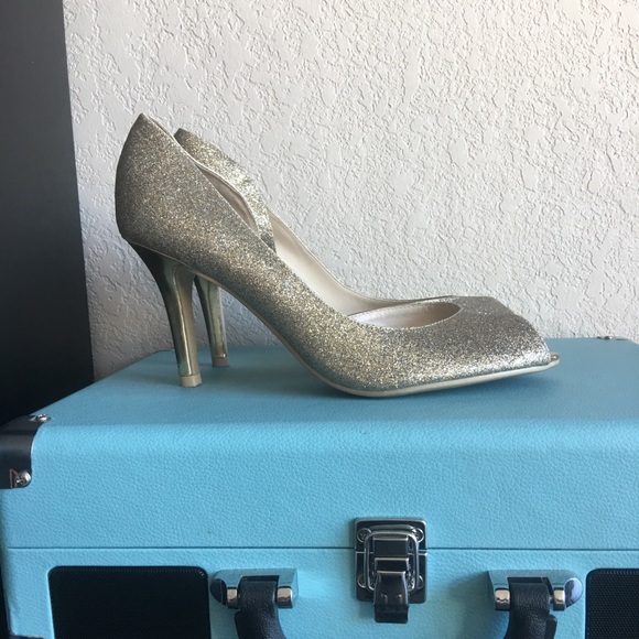 Glitter shoes 👌🏻👌🏻👌🏻 - Picture 2 of 6